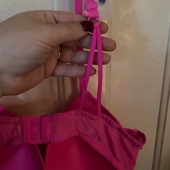 38 D - hot pink bra - Picture 4 of 4